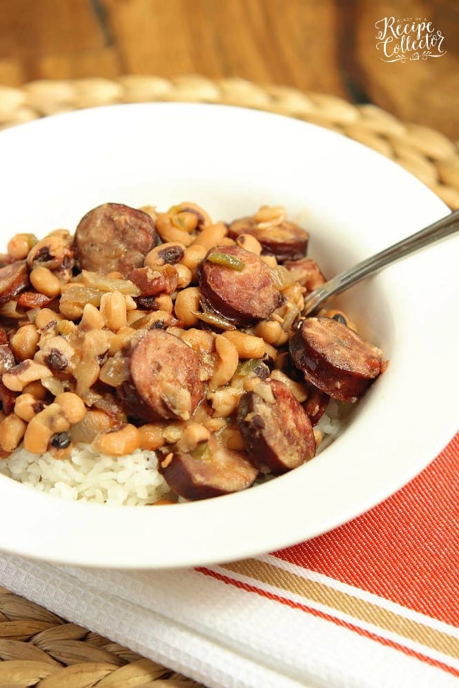 Crockpot Hoppin' John - This slow cooker meal uses only a few ingredients and couldn't be easier!  