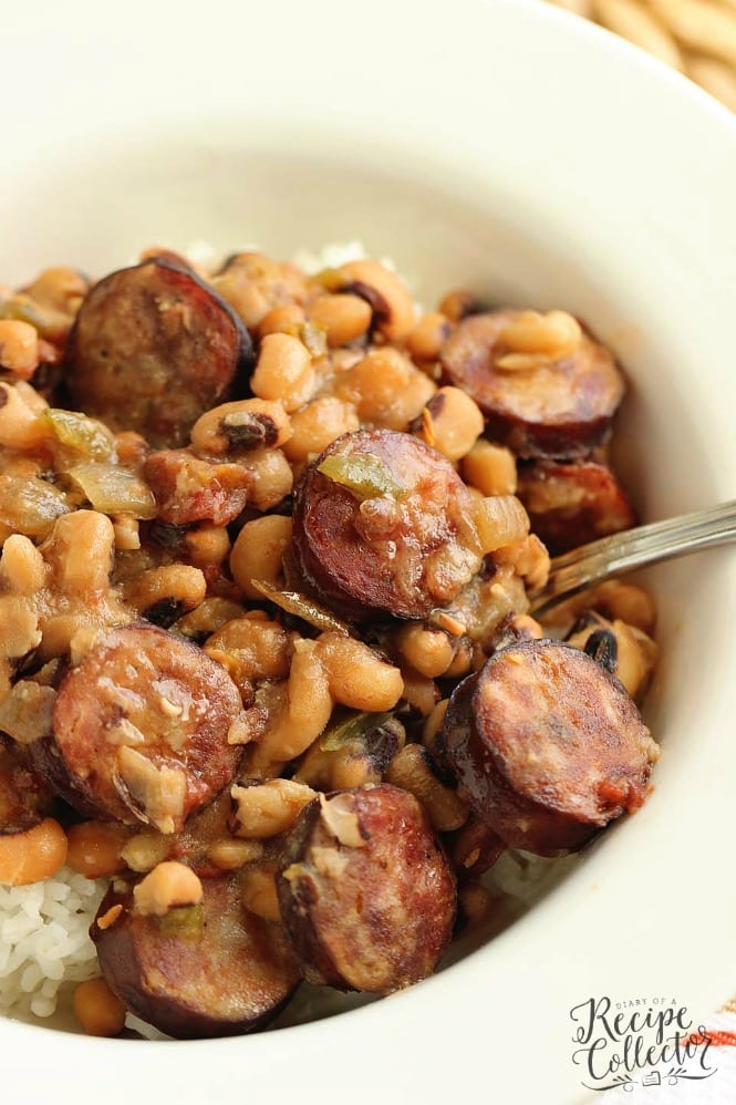 Crockpot Hoppin' John - This slow cooker meal uses only a few ingredients and couldn't be easier!  