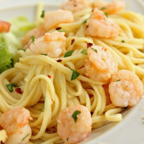 Lemon Shrimp Linguine - A quick and easy pasta recipe filled with shrimp, a light lemon and garlic sauce, and red pepper flakes for a little bite.