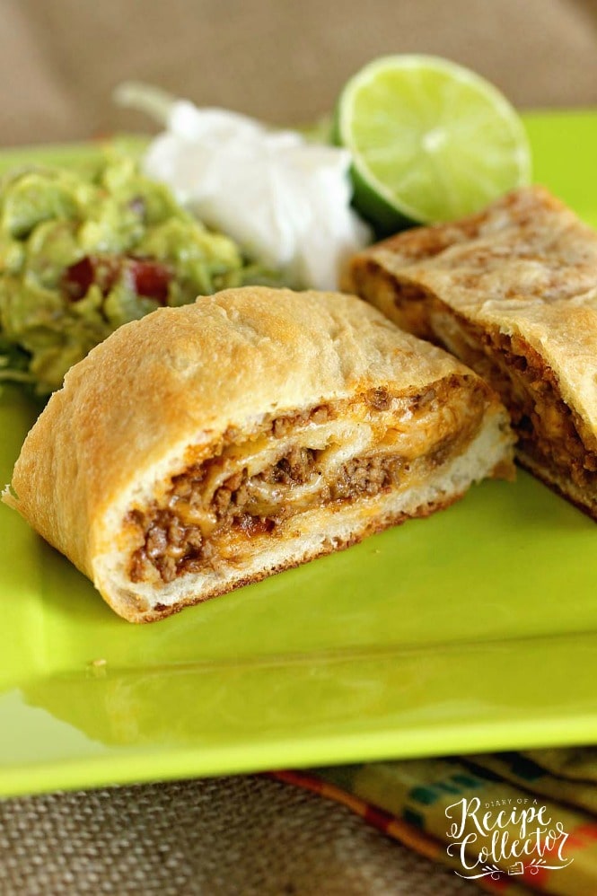 Easy Taco Calzones- A quick and easy weeknight dinner idea using refrigerated pizza dough, taco ground beef filling, and cheese! It's a super kid-friendly meal idea!