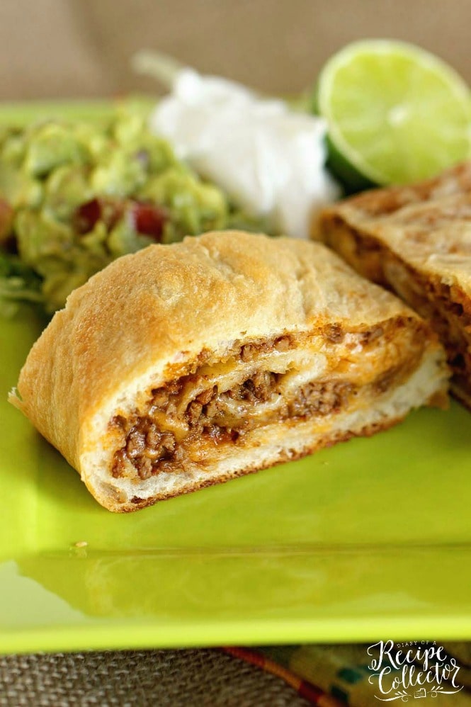 Easy Taco Calzone - A quick and easy weeknight dinner idea using refrigerated pizza dough, taco ground beef filling, and cheese! It's a super kid-friendly meal idea!