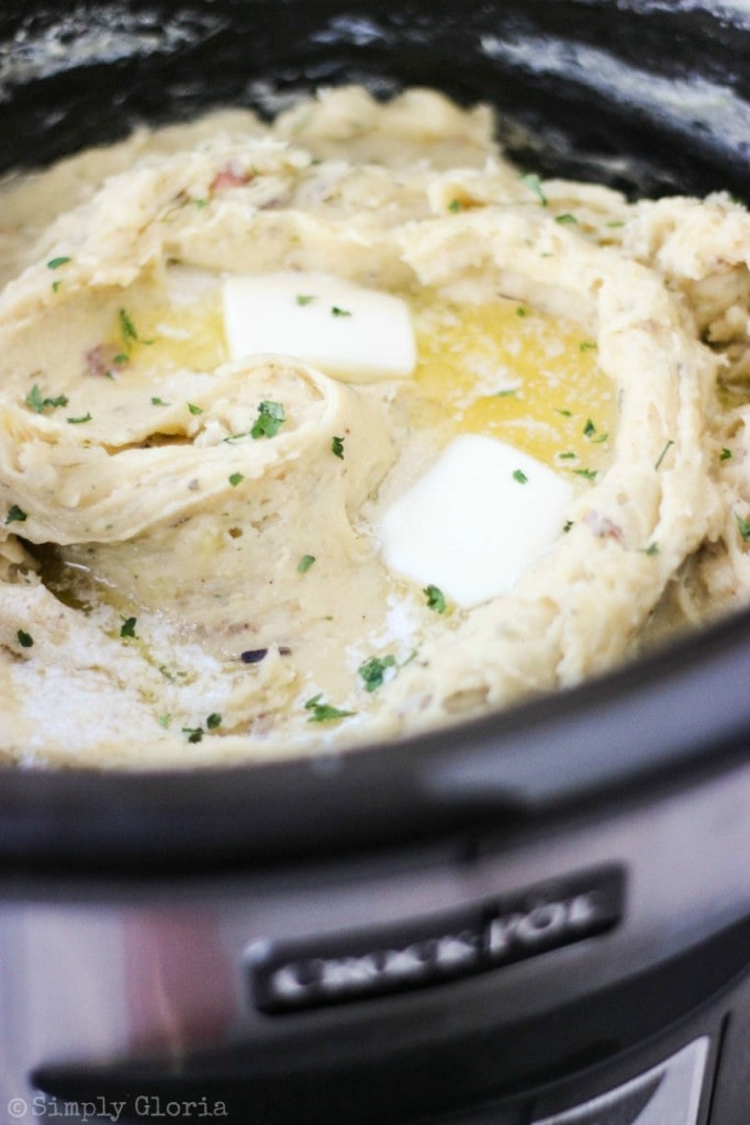 Slow-Cooker-Garlic-Buttermilk-Mashed-Potatoes-with-SimplyGloria.com-SlowCooker-dinner