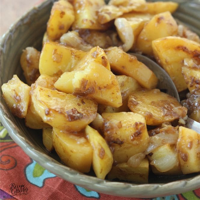 French Onion Oven Potatoes - An easy roasted potato side dish packed with flavor from French Onion soup!