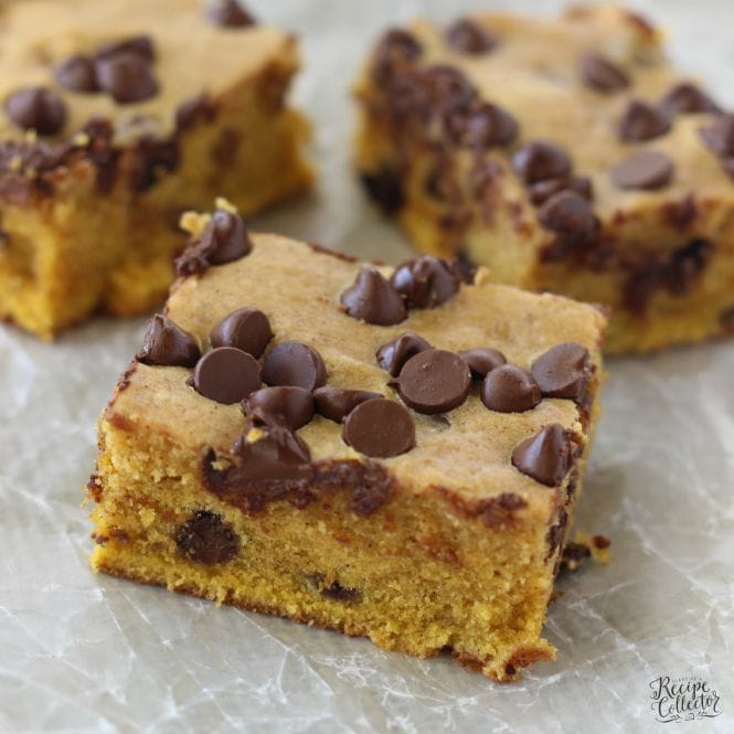 Pumpkin Chocolate Chip Bars - A quick and easy cookie bar perfect for Fall!