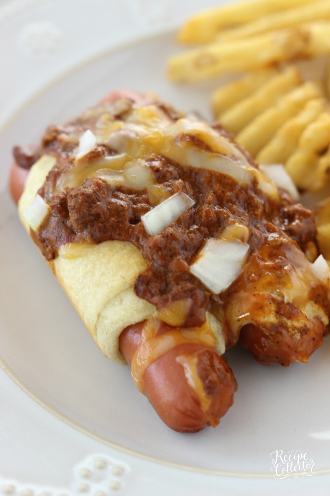 Chili Cheese Crescent Dogs - A super easy and very kid-friendly supper perfect for those busy weeknights!