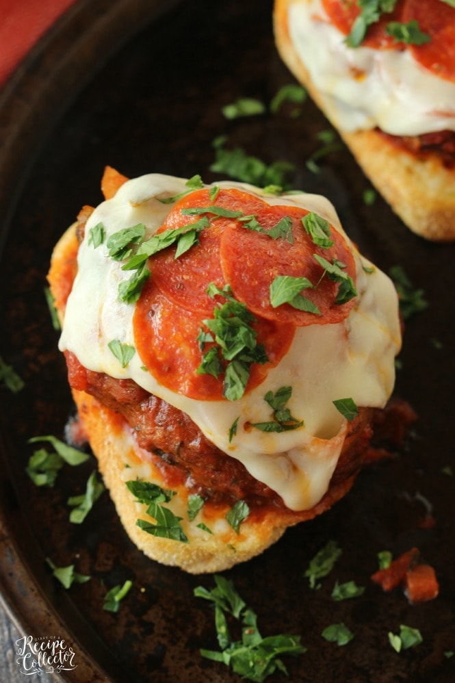 Pizza Patty Melts - Flavorful patty melts coated in sauce served atop a garlic toast and topped with pepperoni, mozzarella, and parsley.  #BertolliTuscanTour #ad