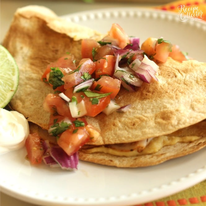 Skinny Crunch Wrap - An easy and light lunch idea garnished with a fresh pico salsa.