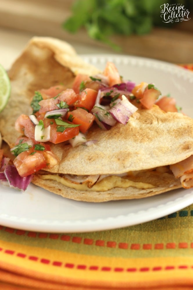 Skinny Crunch Wrap - An easy and light lunch idea garnished with a fresh pico salsa.