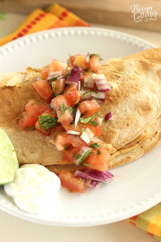 Skinny Crunch Wrap - An easy and light lunch idea garnished with a fresh pico salsa.