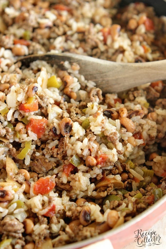 One-Pot Cajun Black-Eyed Peas & Rice - A delicious easy one pot super packed full of Cajun flavor and filled with ground beef, black-eyed peas, diced tomatoes, and rice.