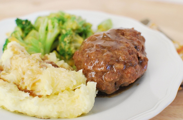 Weekly Family Meal Plan - Slow Cooker Salisbury Steak