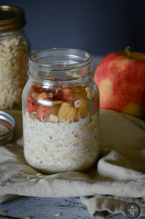 Weekly Family Meal Plan - Apple Pie Overnight Oats