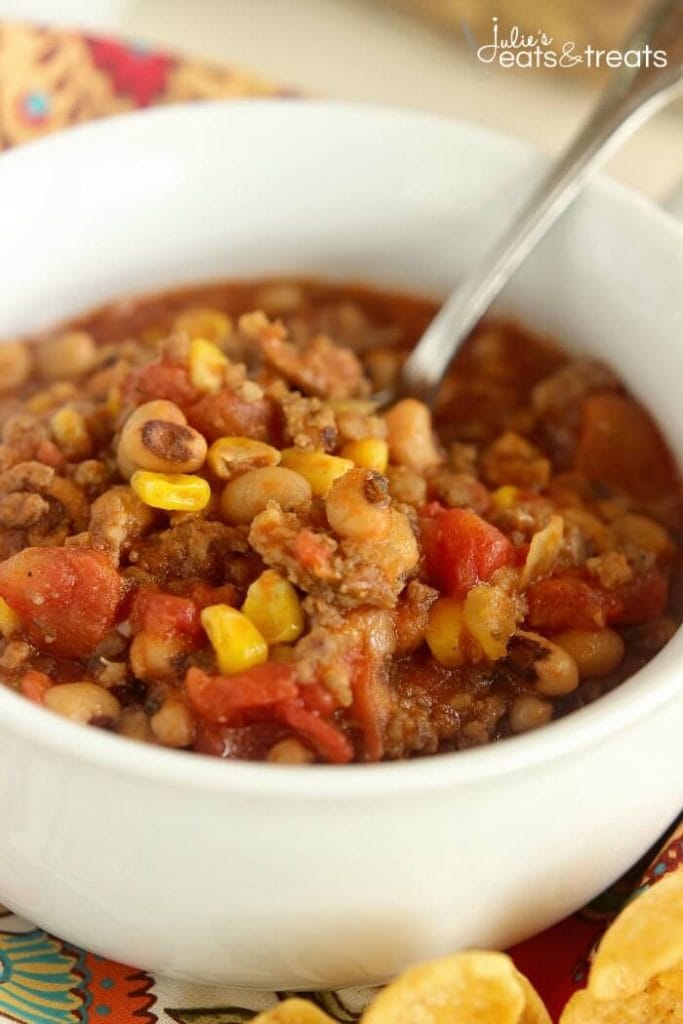 Sausage & Black Eyed Pea Chili - A hearty dinner idea filled with ground beef, black-eyed peas, corn, diced tomatoes, and breakfast sausage! It's quick, easy, and delicious!