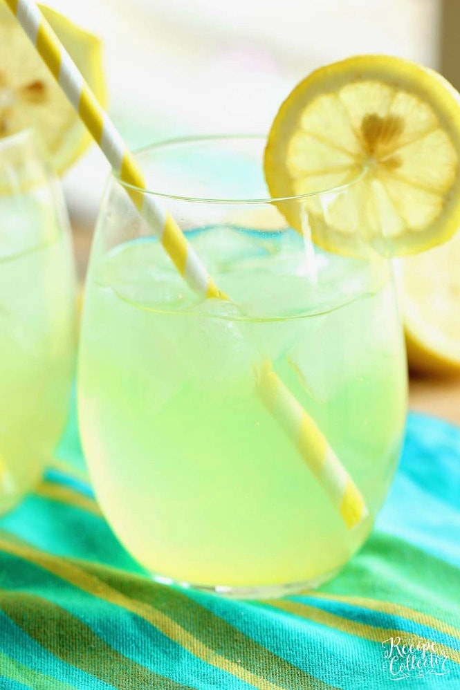 Skinny Vodka Lemonade - A perfect cocktail for summer that is lower in calories and perfect for the pool and the beach!