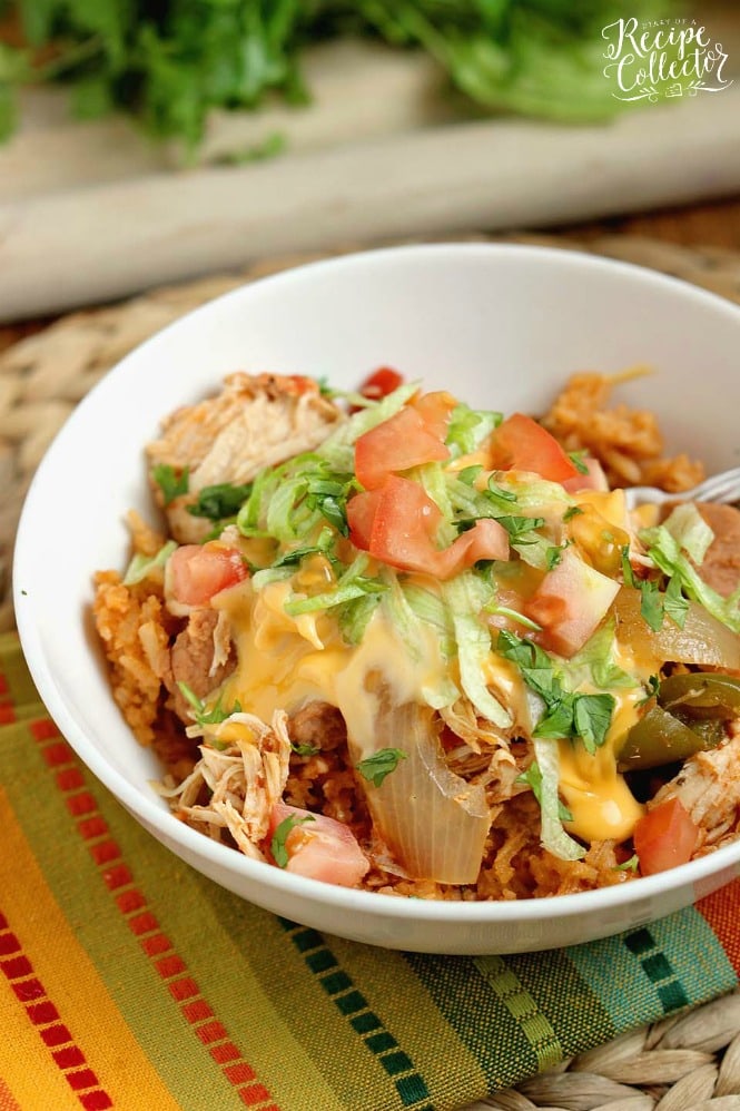 Chicken Fajita Bowlrito - All the great taste of chicken fajitas minus the tortilla made easy with the help of slow cooker mexican chicken!!