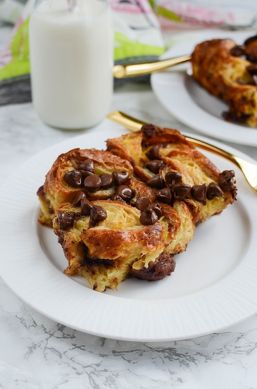 https://fakeginger.com/chocolate-chip-croissant-bread-pudding/
