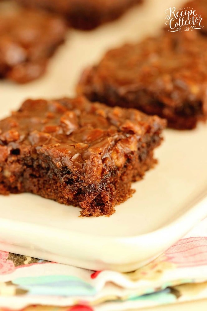 Best Chocolate Sheet Cake Recipe - This homemade chocolate cake with a homemade chocolate pecan icing is one of the best chocolate desserts ever!  There's nothing better than an old-fashioned recipe like this one!