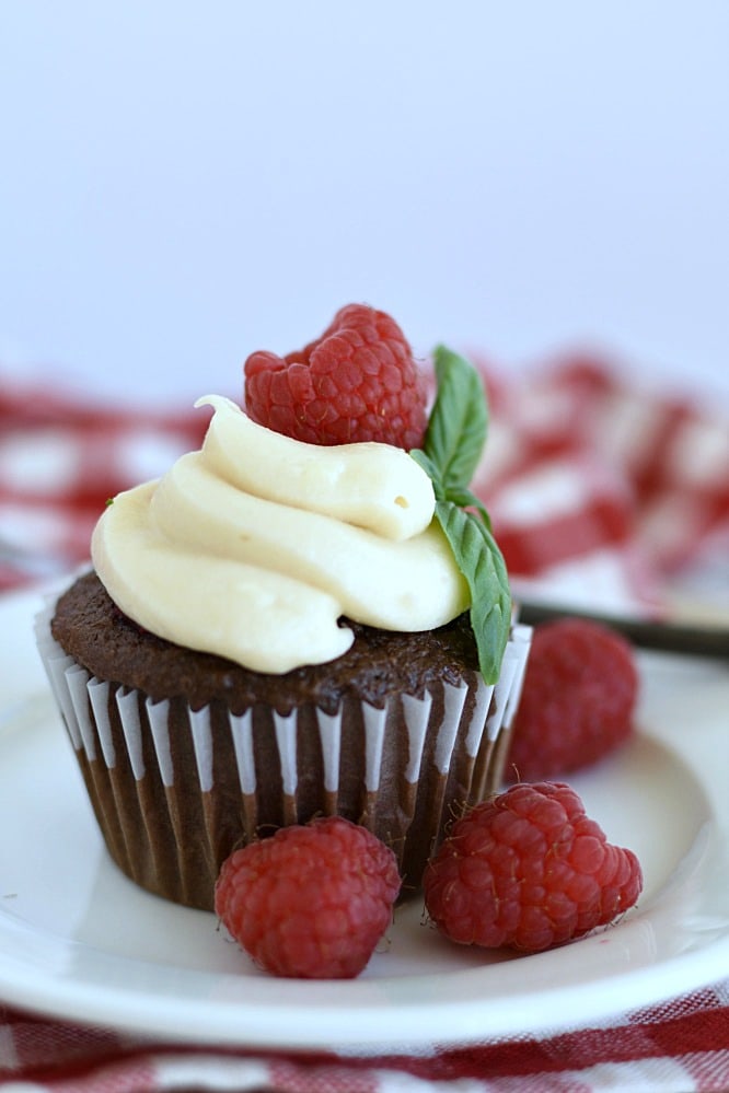 Raspberry Chocolate Cheesecake Cupcakes
