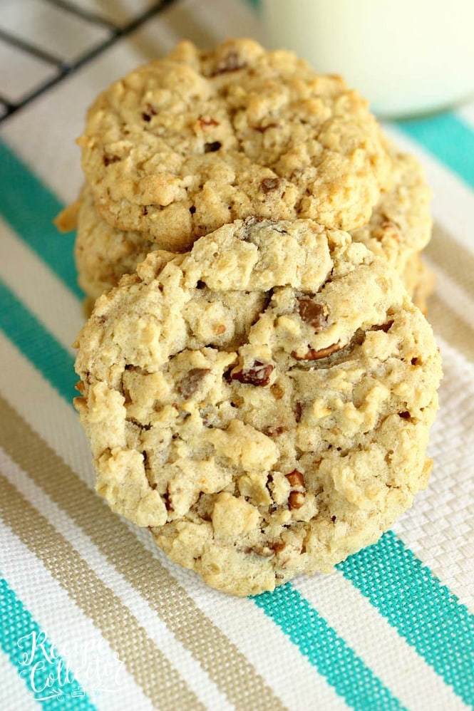Oatmeal Toffee Pecan Cookies - A fuss-free delicious oatmeal cookie recipe.  No chilling required!