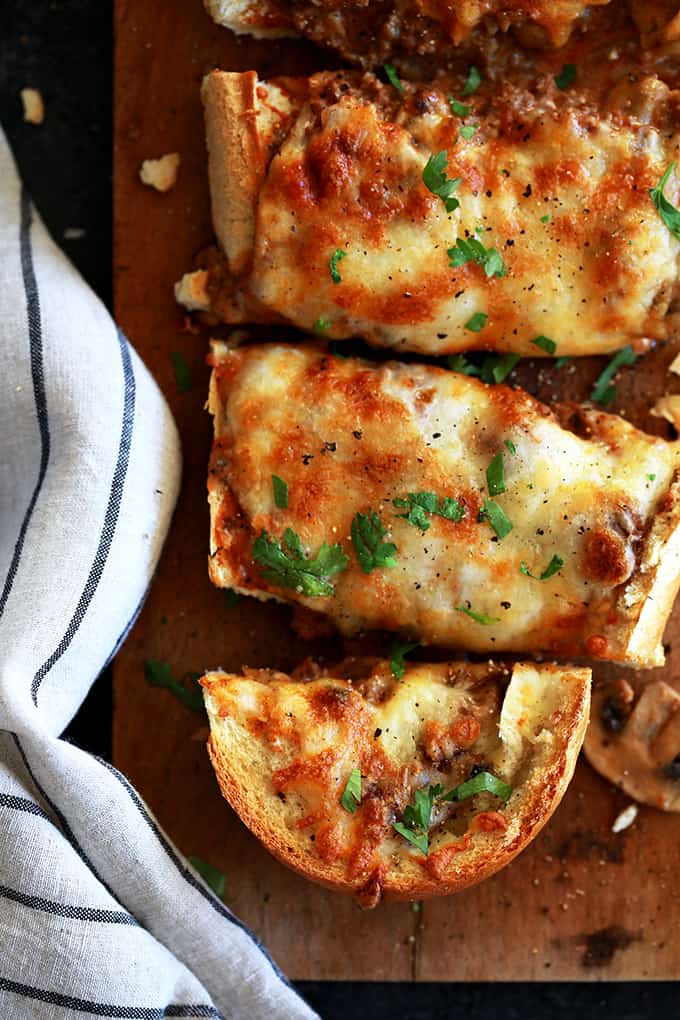 https://melaniemakes.com/beef-stroganoff-french-bread-toasts/