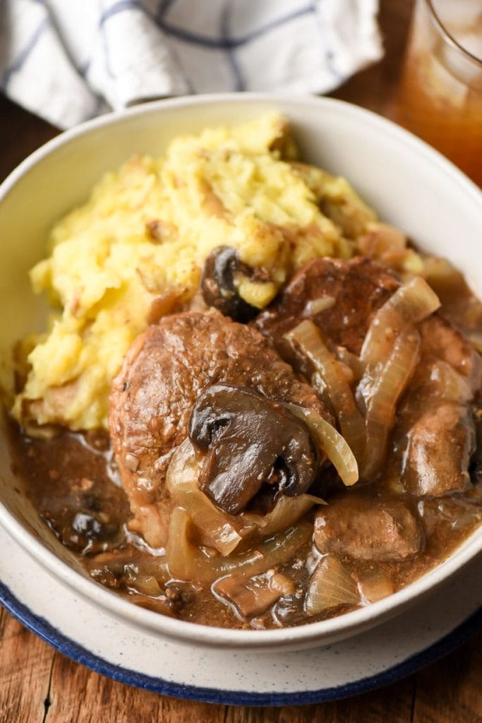 Easy Crock Pot Round Steak with Mushrooms