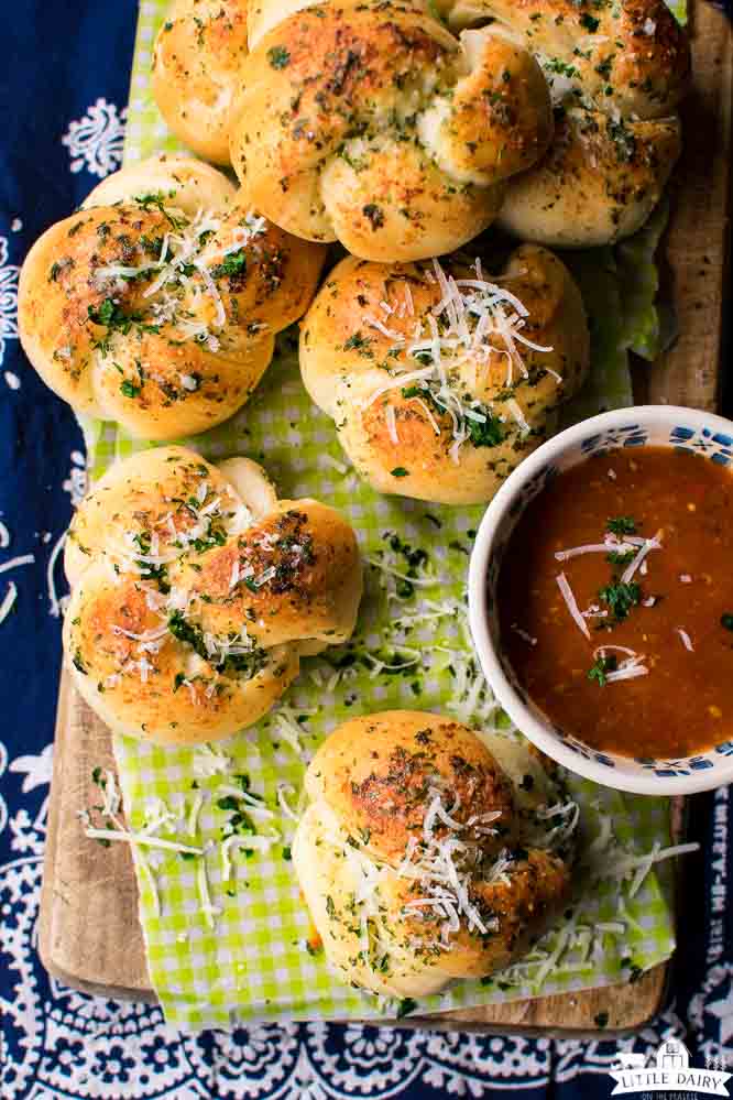 Easy Parmesan Garlic Knots