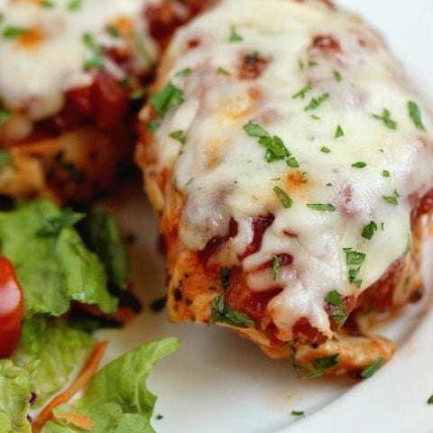 Skinny Italian Chicken Roll-Ups - A healthy chicken dinner recipe that is low in calories and only 4 freestyle Weight Watchers points.  It's a delicious recipe to help you stay on track!