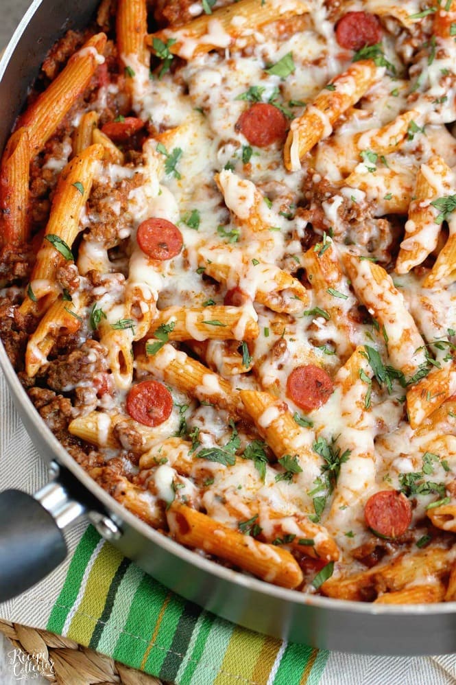 Easy One Pot Pizza Pasta - A quick and delicious dinner idea filled with ground beef, mini pepperoni, Italian spices, pasta, and cheese.  
