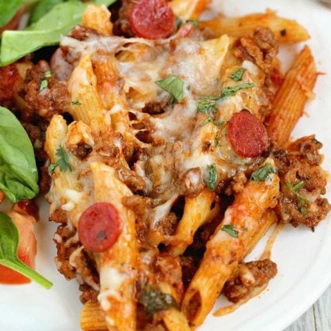 Easy One Pot Pizza Pasta - A quick and delicious dinner idea filled with ground beef, mini pepperoni, Italian spices, pasta, and cheese.  