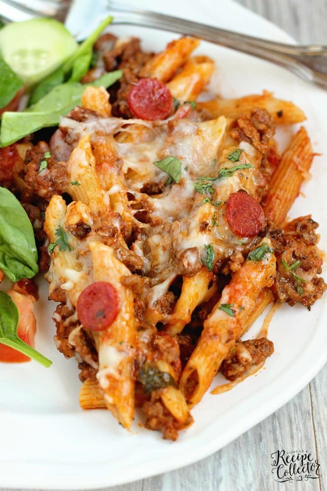 Easy One Pot Pizza Pasta - A quick and delicious dinner idea filled with ground beef, mini pepperoni, Italian spices, pasta, and cheese.  