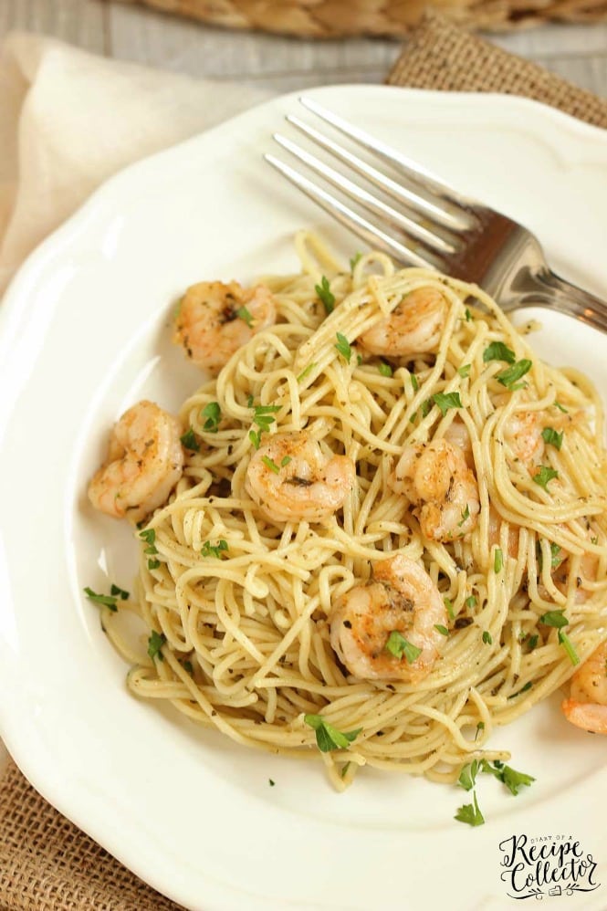 Easy 15 Minute Basil Pesto Shrimp Pasta - A quick and easy shrimp dinner recipe idea!