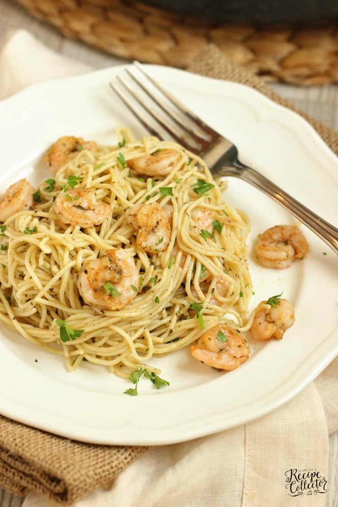 Easy 15 Minute Basil Pesto Shrimp Pasta - A quick and easy shrimp dinner recipe idea!