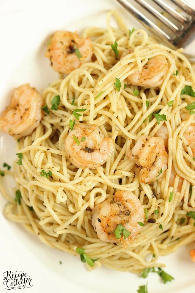 Easy 15 Minute Basil Pesto Shrimp Pasta - A quick and easy shrimp dinner recipe idea!