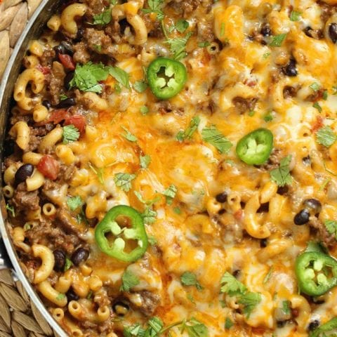 Southwestern Chili Mac - An easy 30 minute ground beef recipe filled with southwestern spices, black beans, cheese, and pasta! 