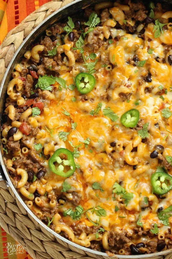 Southwestern Chili Mac - An easy 30 minute ground beef recipe filled with southwestern spices, black beans, cheese, and pasta! 