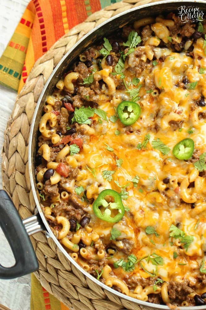 Southwestern Chili Mac - An easy 30 minute ground beef recipe filled with southwestern spices, black beans, cheese, and pasta! 