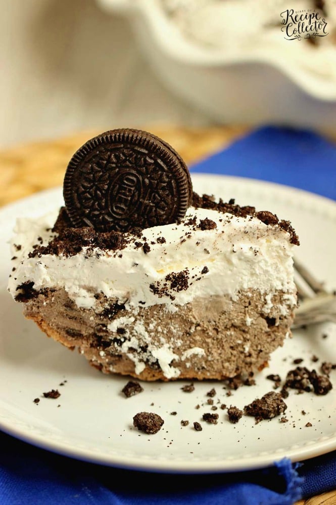 Chocolate Oreo Ice Cream Pie - An easy homemade chocolate oreo ice cream recipe turned into a yummy easy treat! 