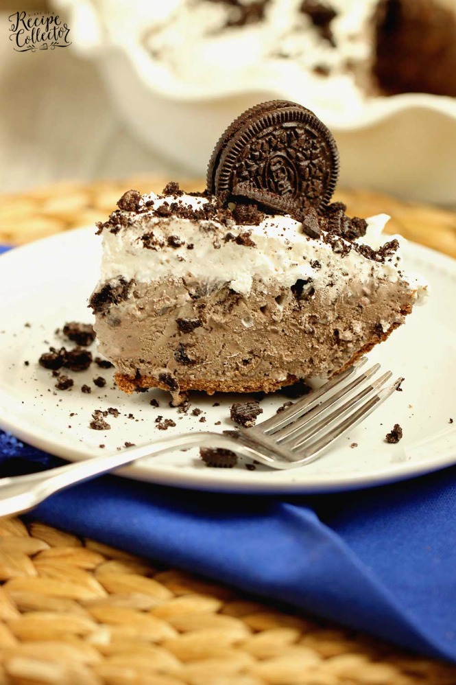 Chocolate Oreo Ice Cream Pie - An easy homemade chocolate oreo ice cream recipe turned into a yummy easy treat! 