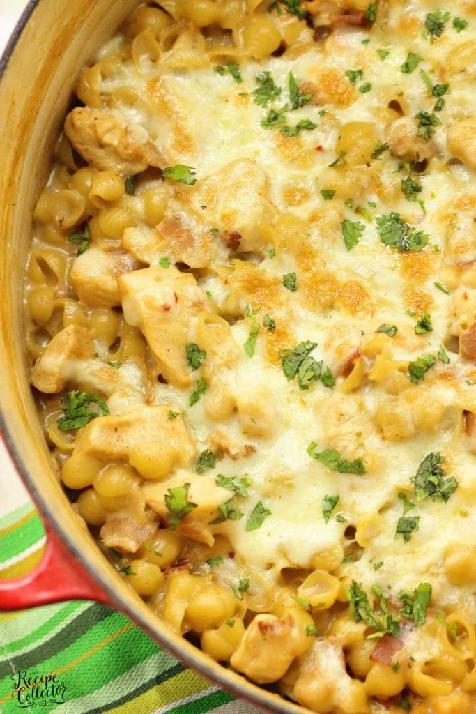 One-Pot Cheesy Chicken Popper and Bacon Pasta - An easy 30 minute dinner recipe filled with cheesy bacon goodness!