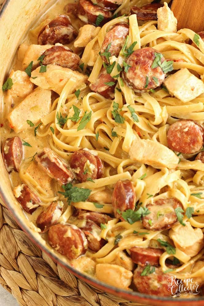 One Pot Cajun Pastalaya - A Jambalaya Pasta - This traditional cajun dish is reinvented in yummy pasta form!  It's an easy one pot meal with few ingredients you have to try soon!