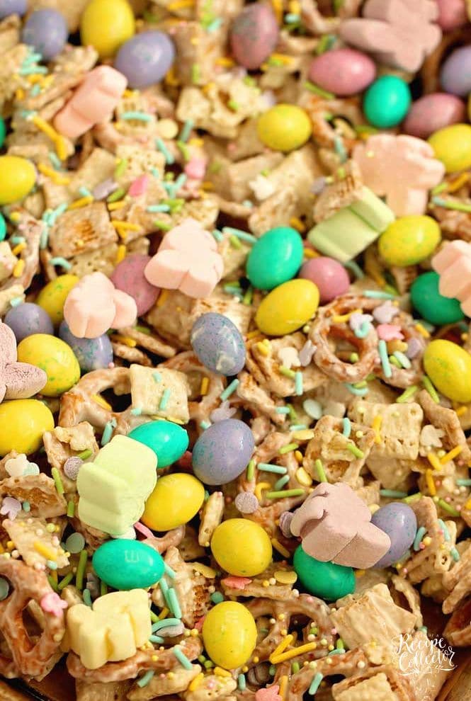 Easter Bunny Bait - This sweet and salty snack mix is super delicious and only takes a few minutes to make!  It's perfect for Easter treats, parties, and gatherings.