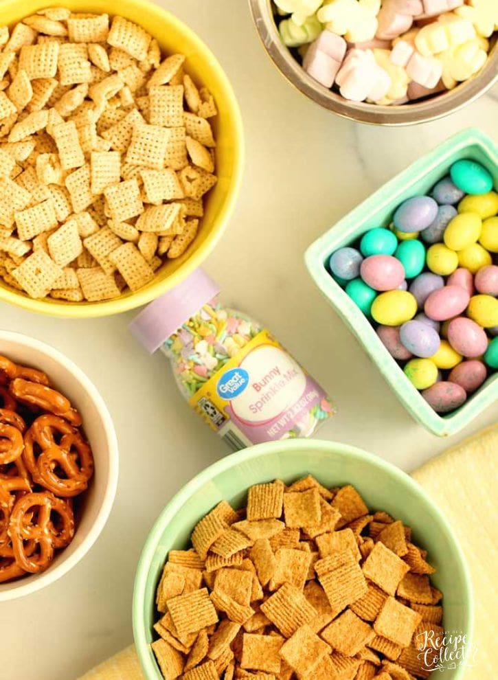 Easter Bunny Bait - This sweet and salty snack mix is super delicious and only takes a few minutes to make!  It's perfect for Easter treats, parties, and gatherings.