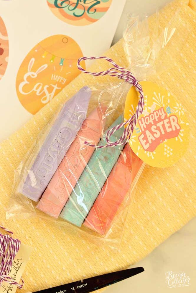 Free Easter Printables - Check out these cute printable ideas perfect for tags on Easter basket treats and treat toppers for some yummy Bunny Bait!